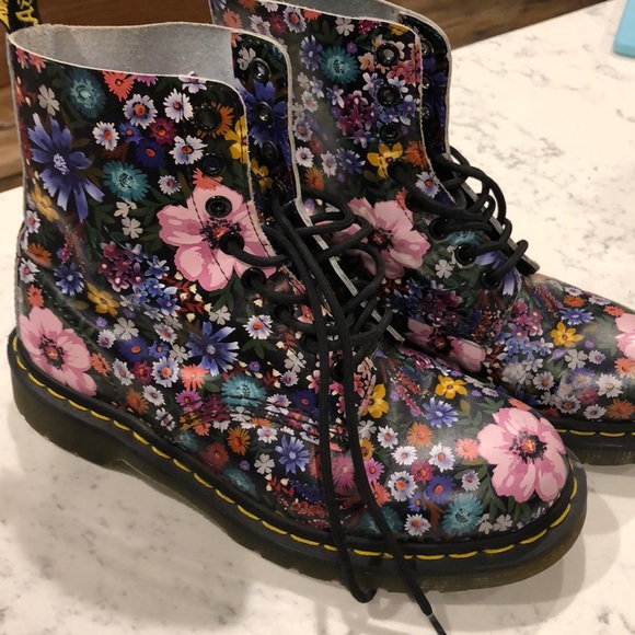 Dr. Martens Shoes - Gorgeous retro Doc Mertens